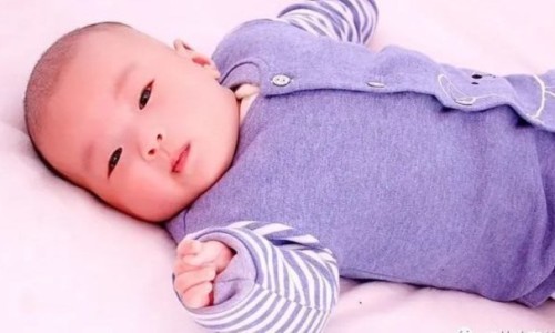 婴儿鼻子山根出现紫色的筋-婴儿鼻根发青怎么回事-婴儿鼻根发青怎么回事,中国宝宝鼻根处有紫筋图片网站